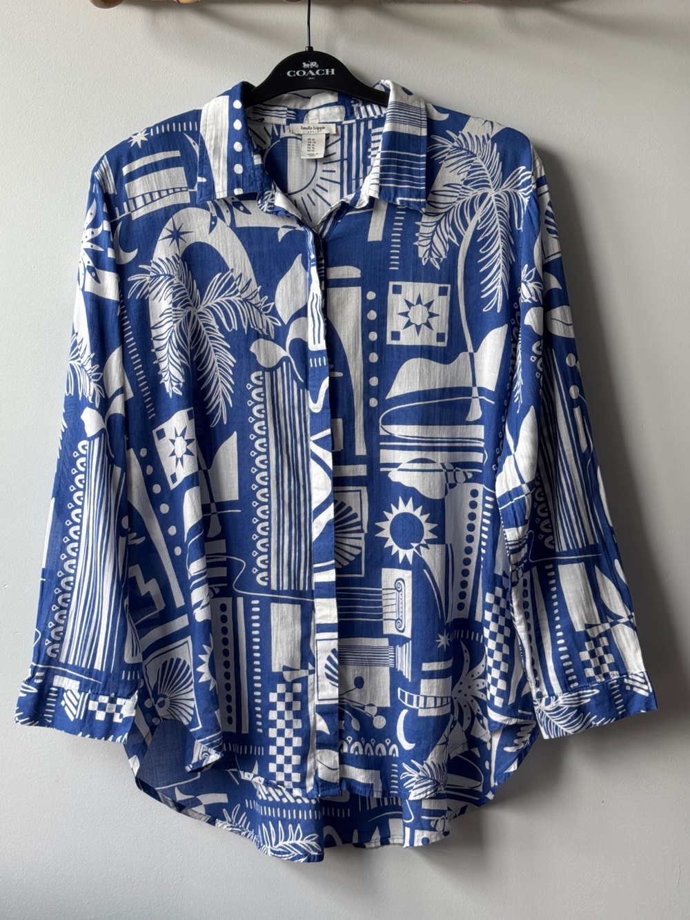 Haute Hippie Style Blue & White Abstract Graphic
Print Long Sleeve Button-Down S